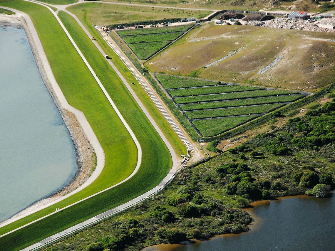 Luftaufnahme einer Klärschilfanlage